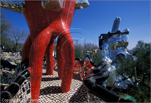 ITALY - CAPALBIO - localit Garavicchio presso Pescia Fiorentina (GR) - "Il Giardino dei Tarocchi" opera originale e fantastica ideata dall'artista francese Niki de Saint Phalle. L'opera rappresenta i 22 Arcani Maggiori dei Tarocchi realizzati con fantastiche sculture di cemento armato e poliestere, ricoperte con mosaico di ceramica , vetri e specchi