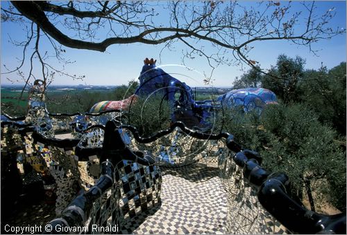 ITALY - CAPALBIO - localit Garavicchio presso Pescia Fiorentina (GR) - "Il Giardino dei Tarocchi" opera originale e fantastica ideata dall'artista francese Niki de Saint Phalle. L'opera rappresenta i 22 Arcani Maggiori dei Tarocchi realizzati con fantastiche sculture di cemento armato e poliestere, ricoperte con mosaico di ceramica , vetri e specchi