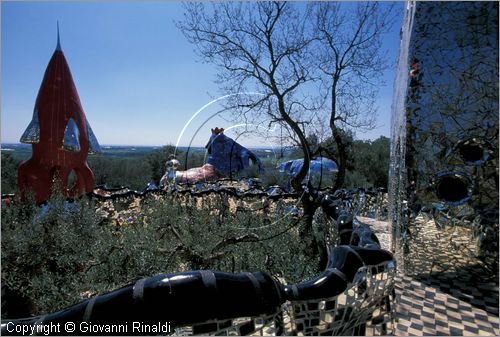 ITALY - CAPALBIO - localit Garavicchio presso Pescia Fiorentina (GR) - "Il Giardino dei Tarocchi" opera originale e fantastica ideata dall'artista francese Niki de Saint Phalle. L'opera rappresenta i 22 Arcani Maggiori dei Tarocchi realizzati con fantastiche sculture di cemento armato e poliestere, ricoperte con mosaico di ceramica , vetri e specchi