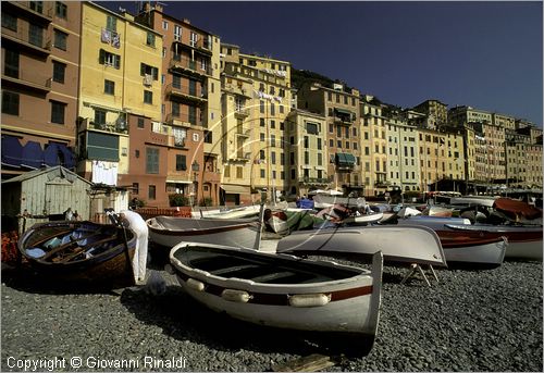 ITALY - LIGURIA - CAMOGLI (GE) - veduta della spiaggia e della tipica palazzata a mare