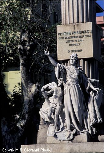 ITALY - LIGURIA - CHIAVARI (GE) - monumento a Vittorio Emanuele II