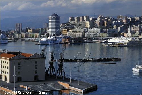 ITALY - LIGURIA - GENOVA - veduta panoramica del porto dal Bigo