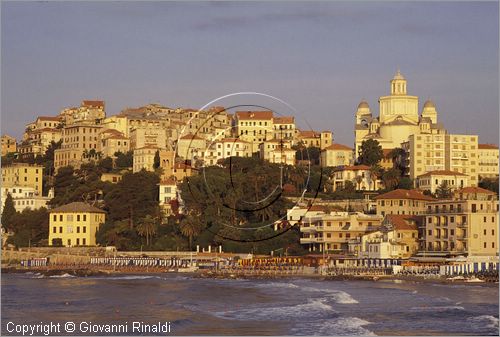 ITALY - LIGURIA - IMPERIA (PORTO MAURIZIO) - veduta del Parrasio e la spiaggia d'oro