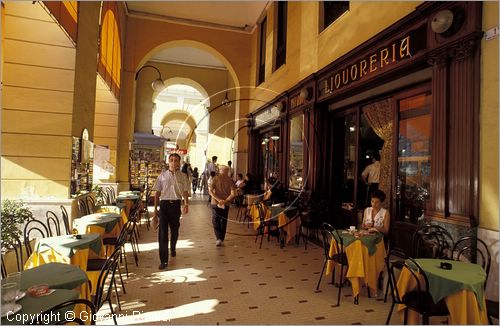 ITALY - LIGURIA - IMPERIA (ONEGLIA) - i portici di via Bonfante