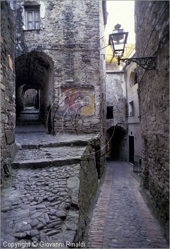 ITALY - LIGURIA - APRICALE (IM) - scorcio nel borgo