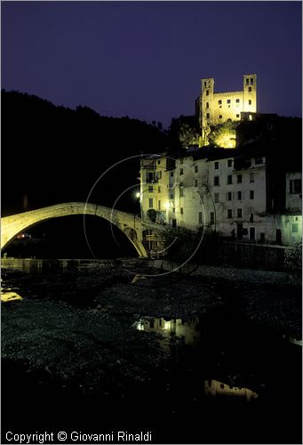 ITALY - LIGURIA - DOLCEACQUA (IM) - veduta del borgo antico tra il ponte vecchio e il castello dei Doria