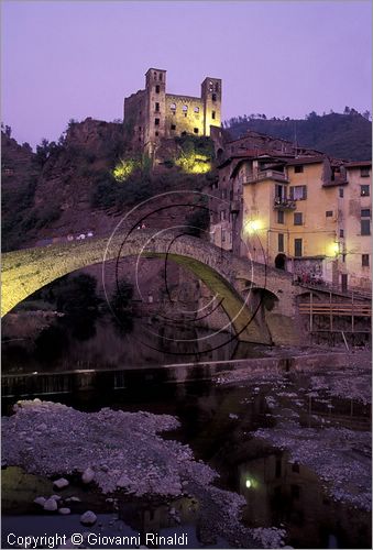 ITALY - LIGURIA - DOLCEACQUA (IM) - veduta del borgo antico tra il ponte vecchio e il castello dei Doria