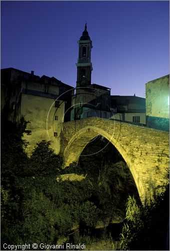 ITALY - LIGURIA - DOLCEDO (IM) - veduta del borgo - in primo piano il ponte dei Cavalieri di Malta