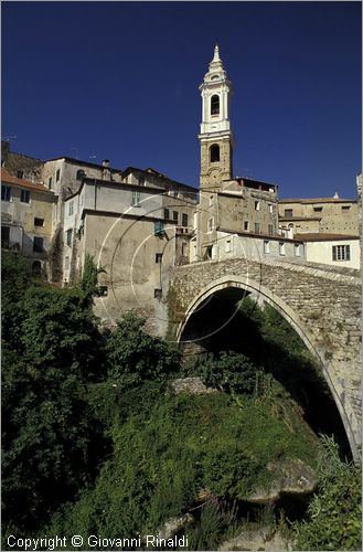 ITALY - LIGURIA - DOLCEDO (IM) - veduta del borgo - in primo piano il ponte dei Cavalieri di Malta