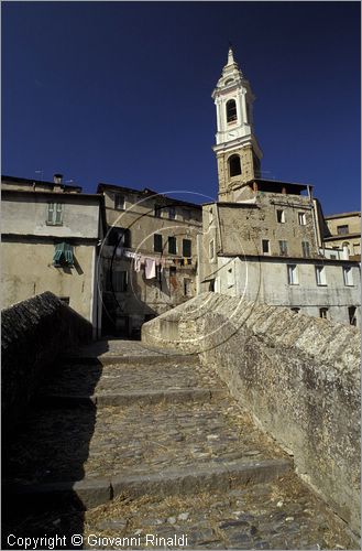 ITALY - LIGURIA - DOLCEDO (IM) - veduta del borgo dal Ponte dei Cavalieri di Malta - svetta il campanile della chiesa di San Tommaso