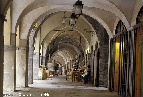 ITALY - LIGURIA - PIEVE DI TECO (IM) - portici del '400