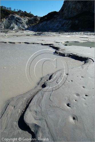 ITALY - POZZUOLI (NA) - La Solfatara - il vulcano Solfatara dal cratere ellittico (770 per 580 metri) risale a 4000 anni fa ed  l'unico dei Campi Flegrei ancora attivo con impressionanti manifestazioni fumaroliche - la Fangaia