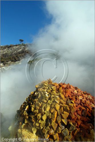 ITALY - POZZUOLI (NA) - La Solfatara - il vulcano Solfatara dal cratere ellittico (770 per 580 metri) risale a 4000 anni fa ed  l'unico dei Campi Flegrei ancora attivo con impressionanti manifestazioni fumaroliche - la Bocca Grande  la principale fumarola