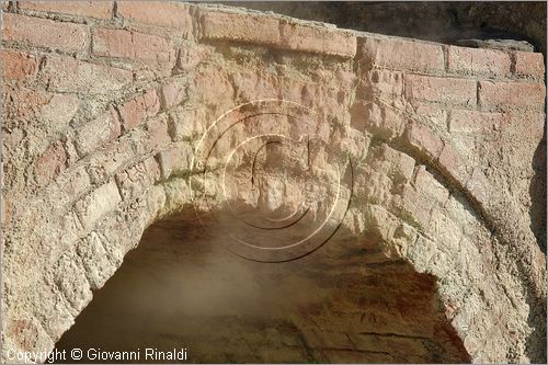 ITALY - POZZUOLI (NA) - La Solfatara - Le Stufe sono due antiche grotte scavate alla fine dell'800 per creare sudatorii naturali e successivamente rivestite in muratura, le due cavit si chiamarono "Purgatorio" e "Inferno" per le alte temperature che raggiungevano (60 e 90 gradi)