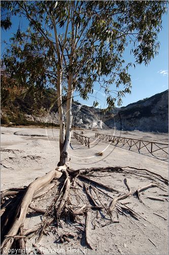 ITALY - POZZUOLI (NA) - La Solfatara - il vulcano Solfatara dal cratere ellittico (770 per 580 metri) risale a 4000 anni fa ed  l'unico dei Campi Flegrei ancora attivo con impressionanti manifestazioni fumaroliche