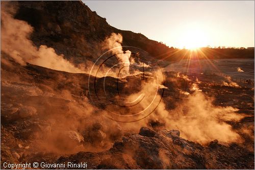 ITALY - POZZUOLI (NA) - La Solfatara - il vulcano Solfatara dal cratere ellittico (770 per 580 metri) risale a 4000 anni fa ed  l'unico dei Campi Flegrei ancora attivo con impressionanti manifestazioni fumaroliche - la Bocca Grande  la principale fumarola