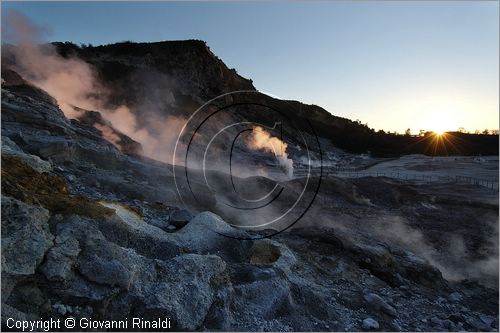 ITALY - POZZUOLI (NA) - La Solfatara - il vulcano Solfatara dal cratere ellittico (770 per 580 metri) risale a 4000 anni fa ed  l'unico dei Campi Flegrei ancora attivo con impressionanti manifestazioni fumaroliche - la Bocca Grande  la principale fumarola