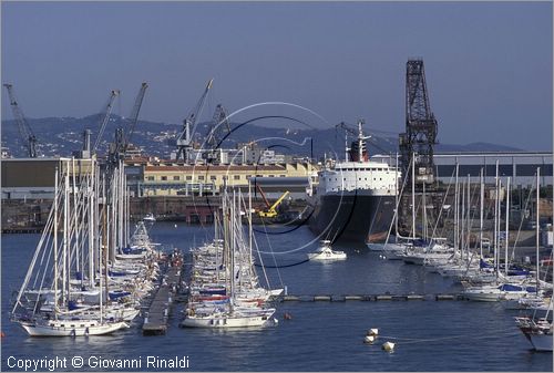 ITALY - TUSCANY - TOSCANA - LIVORNO - veduta del porto