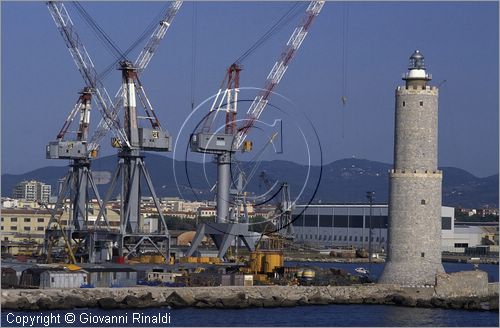 ITALY - TUSCANY - TOSCANA - LIVORNO - veduta del porto con il faro