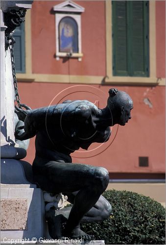 ITALY - TUSCANY - TOSCANA - LIVORNO - monumento a Ferdinando I (1607) chiamato dei Quattro Mori - particolare