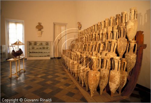 ITALY - ALBENGA (SV)
Museo Navale Romano
una parte delle anfore recuperate, dal 1950 ad oggi, nel relitto della nave oneraria tra Albenga e l'isola di Gallinara. ogni anfora conteneva 26 litri di vino e la nave ne poteva trasportare anche pi di 10.000