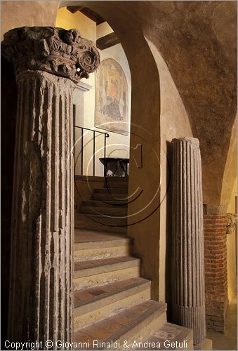 ITALY - ANGHIARI (AR) - Museo Statale di Palazzo Taglieschi - Sala I - scorcio dell'ingresso principale