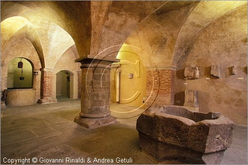 ITALY - ANGHIARI (AR) - Museo Statale di Palazzo Taglieschi - Sala I - Pozzo, Fonte Battesimale e frammenti locali di varie epoche