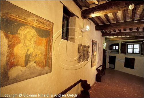 ITALY - ANGHIARI (AR) - Museo Statale di Palazzo Taglieschi - Sala VII: a sinistra affresco  con la Madonna del latte del secolo XIV di scuola aretina (da una casa in via Taglieschi)