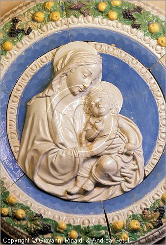 ITALY - ANGHIARI (AR) - Museo Statale di Palazzo Taglieschi - Sala VIII: ceramica invetriata con Madonna col Bambino della bottega della Robbia (dal Bargello - Firenze)