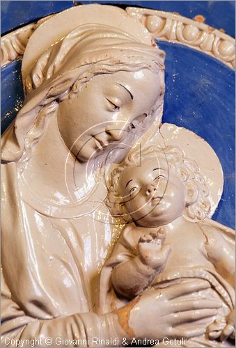 ITALY - ANGHIARI (AR) - Museo Statale di Palazzo Taglieschi - Sala VIII: ceramica invetriata con Madonna col Bambino della bottega della Robbia (dal Bargello - Firenze)