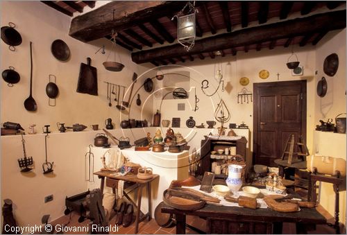 ITALY - AREZZO
Casa Museo Ivan Bruschi
piano terra: Cantina
veduta della sala con oggetti di uso quotidiano di arte popolare