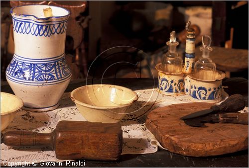 ITALY - AREZZO
Casa Museo Ivan Bruschi
piano terra: Cantina
oggetti di uso quotidiano di arte popolare