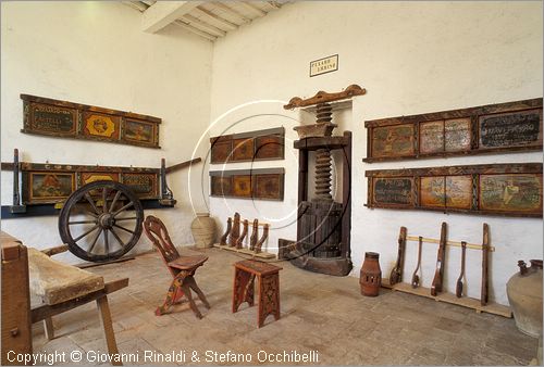 ITALY - FILOTTRANO (AN) - Museo del Biroccio Marchigiano e raccolta C. Beltrami di attrezzi agricoli marchigiani nel Palazzo Lucchetti - Sala III: provincia di Pesaro e Urbino