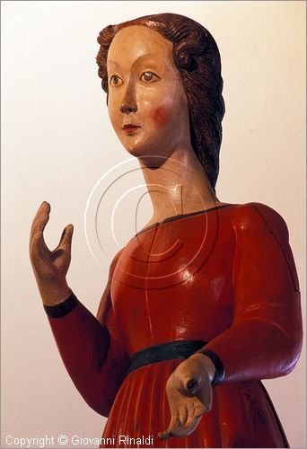 ITALY - MONTALCINO (SI) - Museo Civico e Diocesano d'Arte Sacra: sala L - Vergine Annunciata (legno intagliato e dipinto dal Maestro del Maestro della Santa Caterina d'Alessandria - primi del '400)