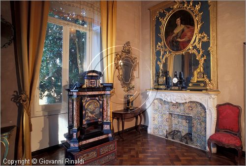 ITALY - NERVI (GE) - Museo Giannettino Luxoro - salottino attiguo al salone delle feste. Sulla "caminiera" in legno dorato e intarsiato, un ritratto di nobildonna del settecento genovese