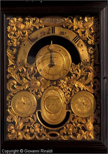 ITALY - NERVI (GE) - Museo Giannettino Luxoro - orologio notturno firmato dal maestro fiorentino Nicollas Rosse (pi noto come Nicola il Rosso) che lo data 1697