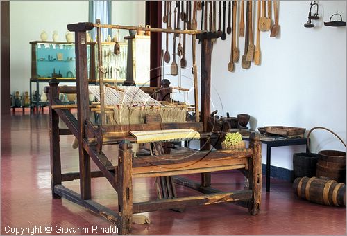 ITALY - PALMI (RC) - Museo Calabrese di etnografia e Folklore "Raffaele Corso" - telaio in legno