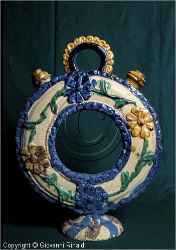 ITALY - PALMI (RC) - Museo Calabrese di etnografia e Folklore "Raffaele Corso" - vaso in ceramica di Seminara