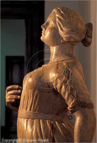 ITALY - Genova Pegli - Museo Navale - Salone degli Argonauti - polena a forma di donna con tunica del XIX secolo