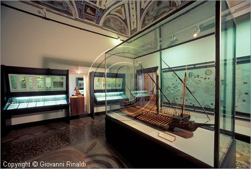 ITALY - Genova Pegli - Museo Navale - Sala di Giasone e Medea - modellino didattico di galea costruita nell'arsenale di Genova