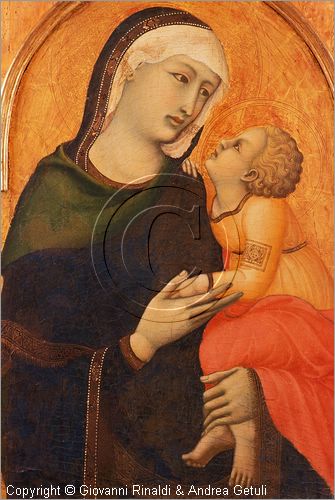 ITALY - PIENZA (SI) - Museo Diocesano d'Arte Sacra - sala 1: Madonna col Bambino (1310-20) tempera su tavola proveniente dalla pieve dei santi Leonardo e Cristoforo a Monticchiello (Pietro Lorenzetti, Siena - documentato dal 1305 al 1345) - particolare