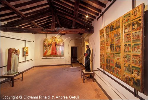 ITALY - PIENZA (SI) - Museo Diocesano d'Arte Sacra - sala 2: veduta della sala con in fondo la grande tavola della Madonna della Misericordia (Bartolo di fredi - 1364), a destra trittico a sportelli con storie della vita di Cristo