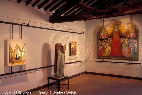 ITALY - PIENZA (SI) - Museo Diocesano d'Arte Sacra - sala 2: veduta della sala con in fondo la grande tavola della Madonna della Misericordia (Bartolo di fredi - 1364)