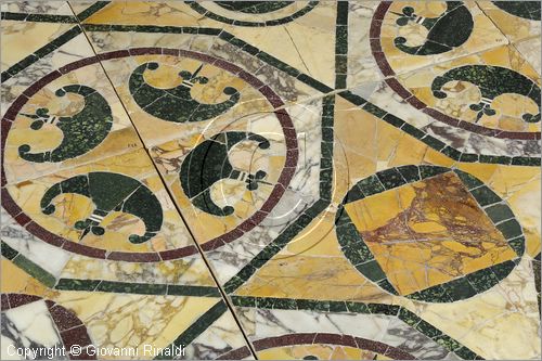 ITALY - LAZIO - ROMA - ROME - Museo dell'Alto Medioevo (ex Palazzo delle Scienze dell'EUR) - Opus Sectile di Porta Marina di Ostia Antica - la straordinaria decorazione a intarsio di marmi colorati che ornava la sala di rappresentanza di una domus monumentale - particolare del pavimento di marmi preziosi (giallo antico, serpentino, porfido rosso e pavonazzetto), decorato con motivi a stelle, ottagoni e cerchi combinati con grande eleganza