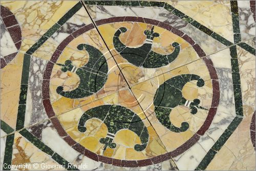 ITALY - LAZIO - ROMA - ROME - Museo dell'Alto Medioevo (ex Palazzo delle Scienze dell'EUR) - Opus Sectile di Porta Marina di Ostia Antica - la straordinaria decorazione a intarsio di marmi colorati che ornava la sala di rappresentanza di una domus monumentale - particolare del pavimento di marmi preziosi (giallo antico, serpentino, porfido rosso e pavonazzetto), decorato con motivi a stelle, ottagoni e cerchi combinati con grande eleganza