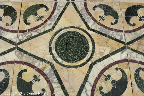 ITALY - LAZIO - ROMA - ROME - Museo dell'Alto Medioevo (ex Palazzo delle Scienze dell'EUR) - Opus Sectile di Porta Marina di Ostia Antica - la straordinaria decorazione a intarsio di marmi colorati che ornava la sala di rappresentanza di una domus monumentale - particolare del pavimento di marmi preziosi (giallo antico, serpentino, porfido rosso e pavonazzetto), decorato con motivi a stelle, ottagoni e cerchi combinati con grande eleganza