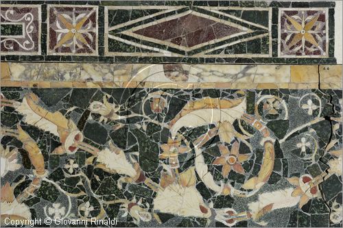 ITALY - LAZIO - ROMA - ROME - Museo dell'Alto Medioevo (ex Palazzo delle Scienze dell'EUR) - Opus Sectile di Porta Marina di Ostia Antica - la straordinaria decorazione a intarsio di marmi colorati che ornava la sala di rappresentanza di una domus monumentale - particolare del fregio a girali della parete destra della sala