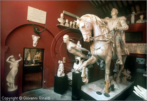 ROMA
Museo Canova-Tadolini
sala centrale
statua equestre del Maresciallo De Sucre di E.Tadolini