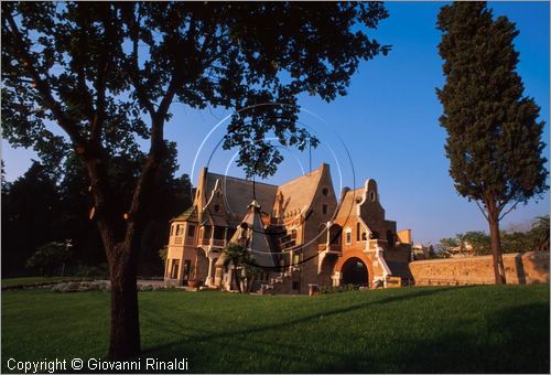 ROMA
Villa Torlonia
Casina delle Civette
sede del Museo delle vetrate
veduta esterna