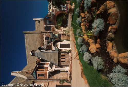 ROMA
Villa Torlonia
Casina delle Civette
sede del Museo delle vetrate
veduta esterna